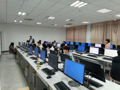技藝爭鋒，代碼生輝——我校第六屆學生技能競賽之Web前端設計賽項圓滿落幕